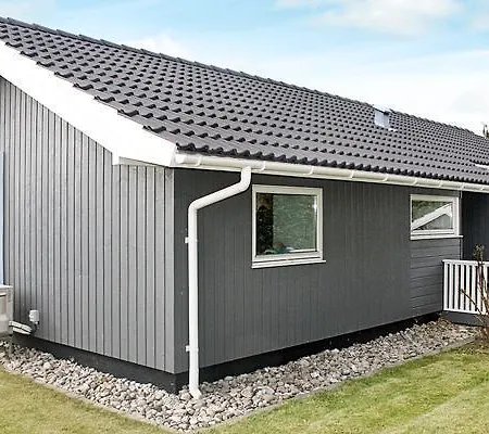 Three-bedroom Holiday In Stevns 3 Rødvig